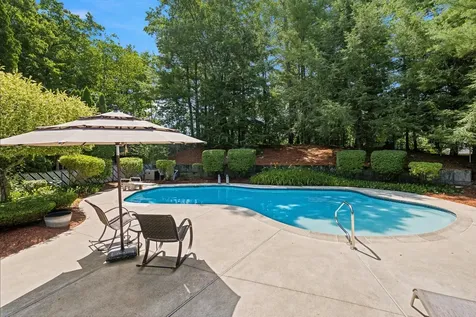 12 Deerhaven Drive Nashua NH 03064
