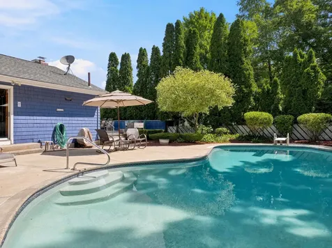 12 Deerhaven Drive Nashua NH 03064