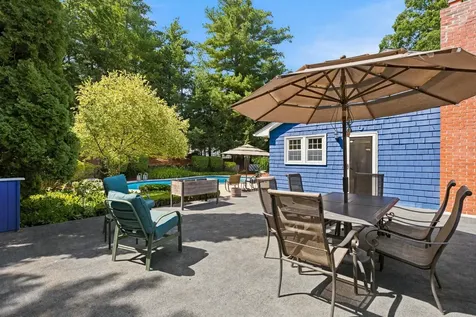 12 Deerhaven Drive Nashua NH 03064