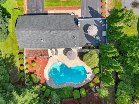 12 Deerhaven Drive Nashua NH 03064