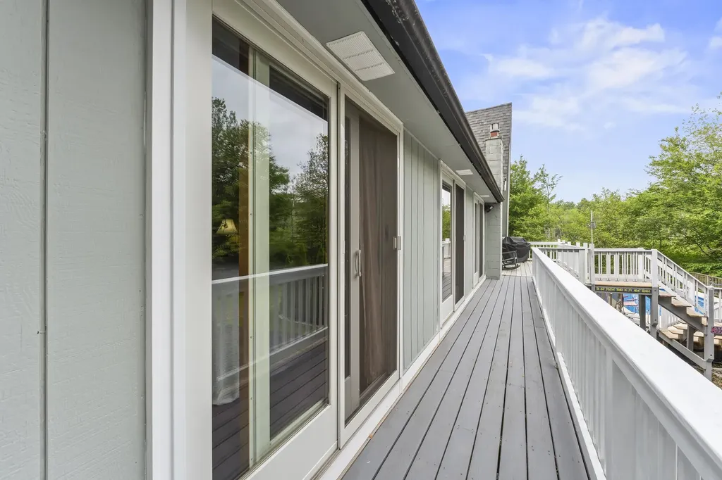19 North Road North Hampton NH 03862