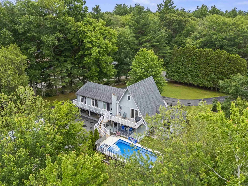 19 North Road North Hampton NH 03862