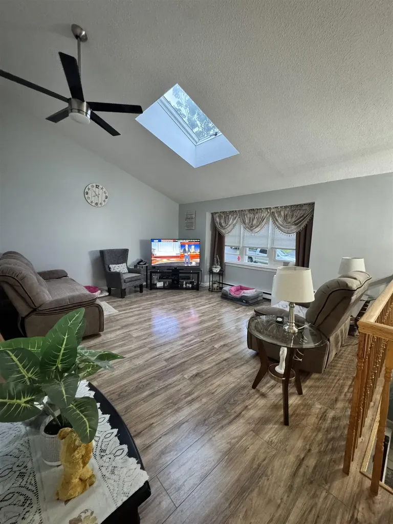 72 Derryfield Road Derry NH 03038