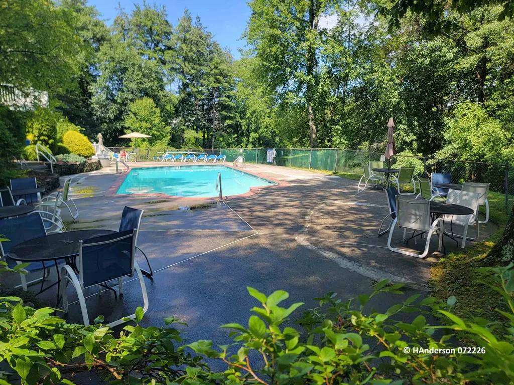 286 Winding Pond Road Londonderry NH 03053