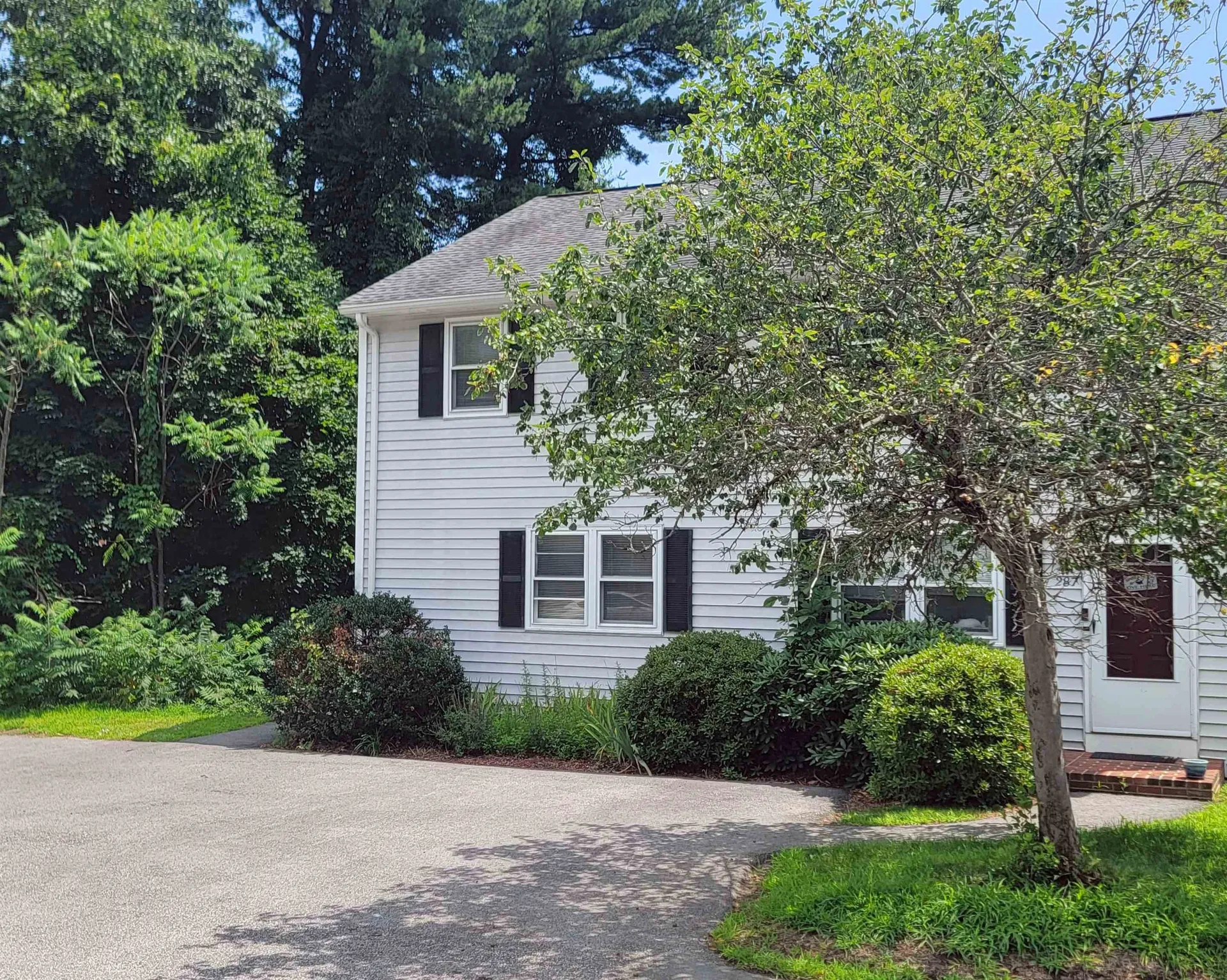 286 Winding Pond Road Londonderry NH 03053