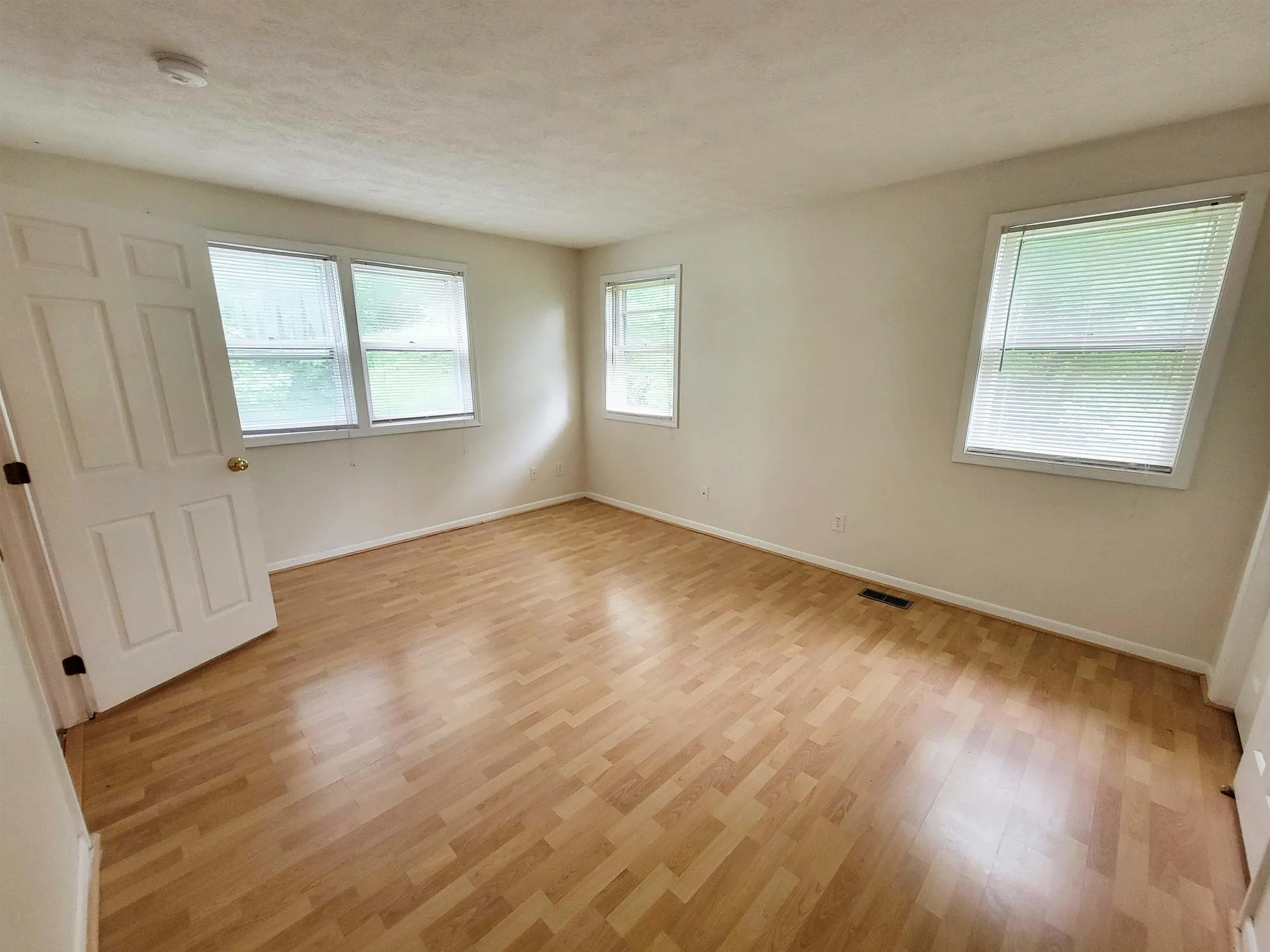 286 Winding Pond Road Londonderry NH 03053