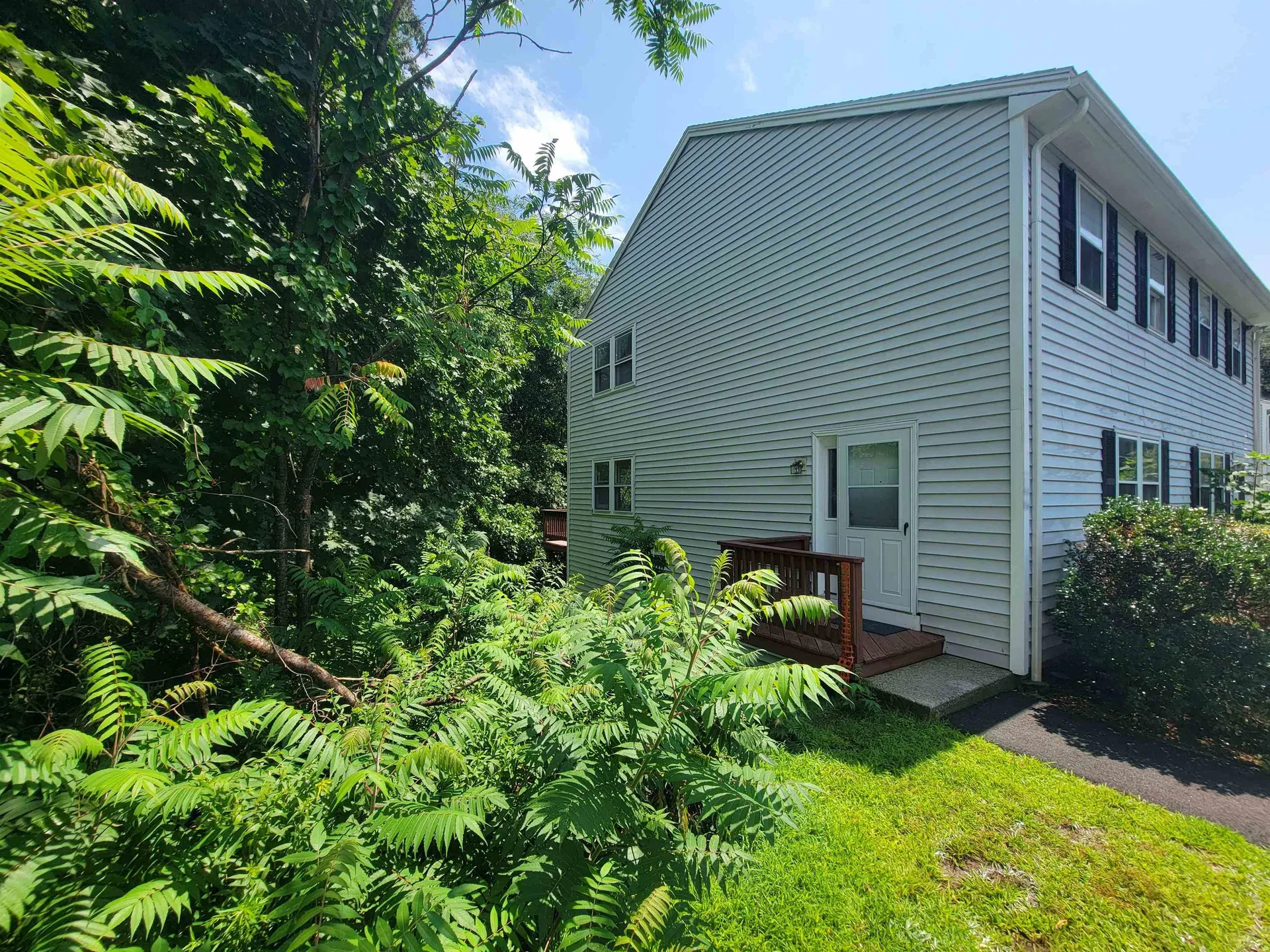 286 Winding Pond Road Londonderry NH 03053