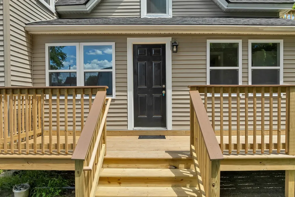 16 Brook Street Derry NH 03038