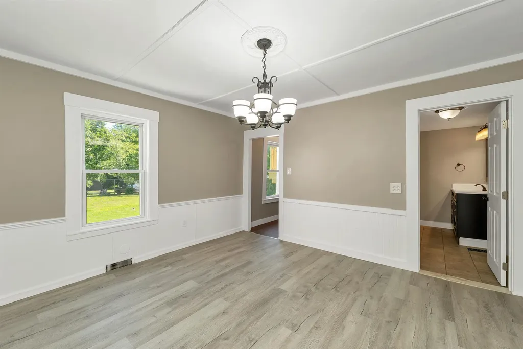16 Brook Street Derry NH 03038