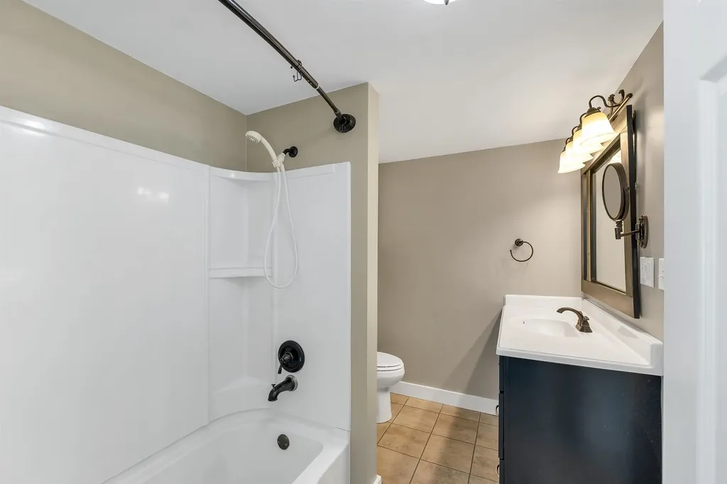 16 Brook Street Derry NH 03038