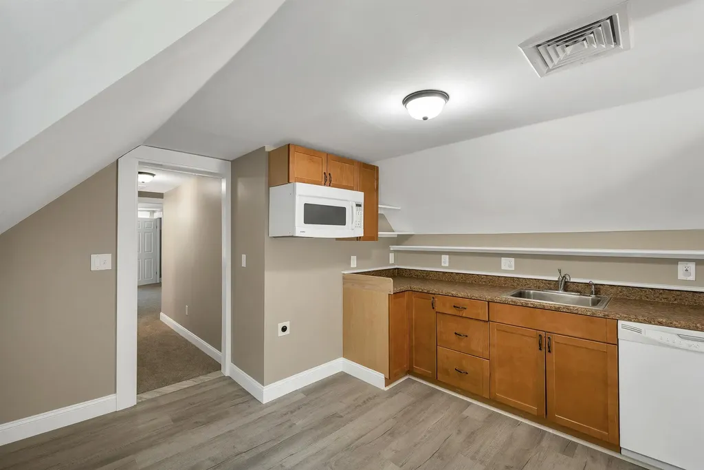 16 Brook Street Derry NH 03038
