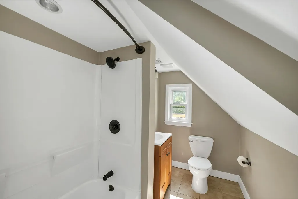 16 Brook Street Derry NH 03038