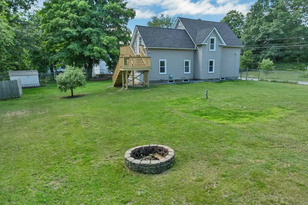 16 Brook Street Derry NH 03038