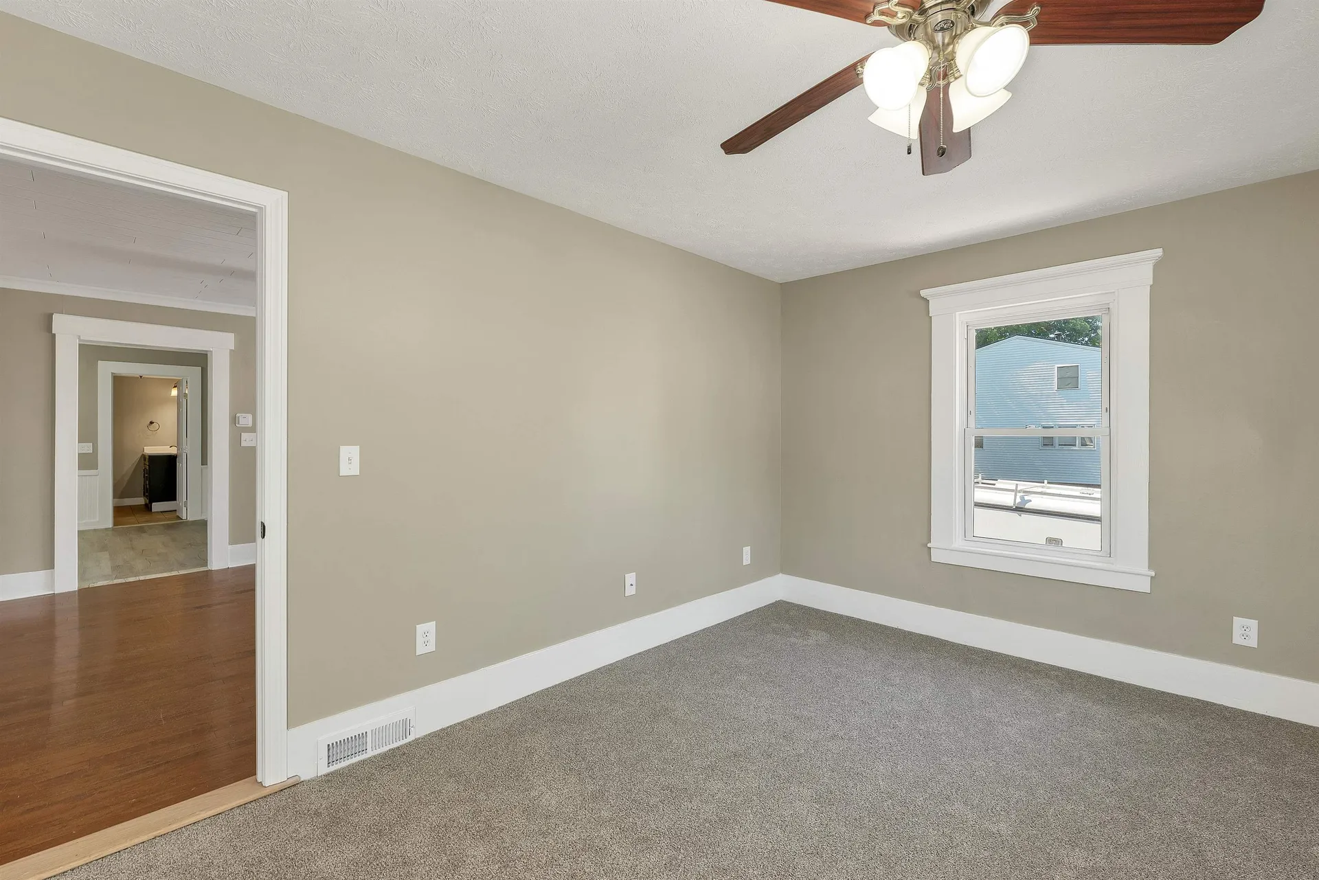 16 Brook Street Derry NH 03038