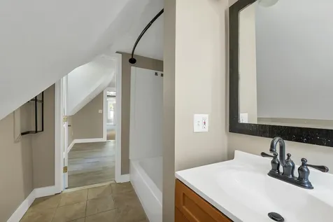 16 Brook Street Derry NH 03038