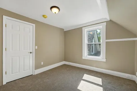 16 Brook Street Derry NH 03038