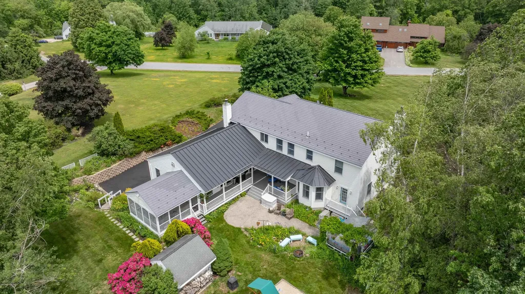 7 Longview Circle Pelham NH 03076