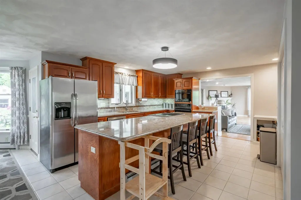 7 Longview Circle Pelham NH 03076