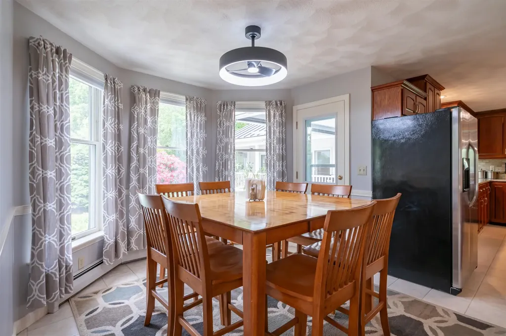 7 Longview Circle Pelham NH 03076