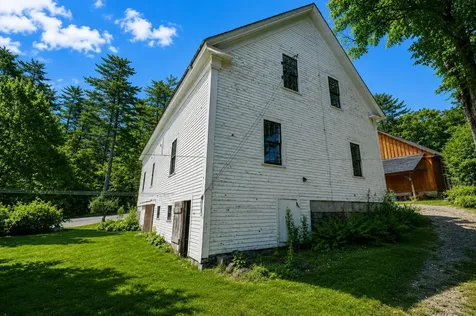10 Mountain Road Tamworth NH 03883