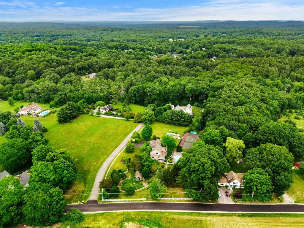 98 Dow Road Hollis NH 03049