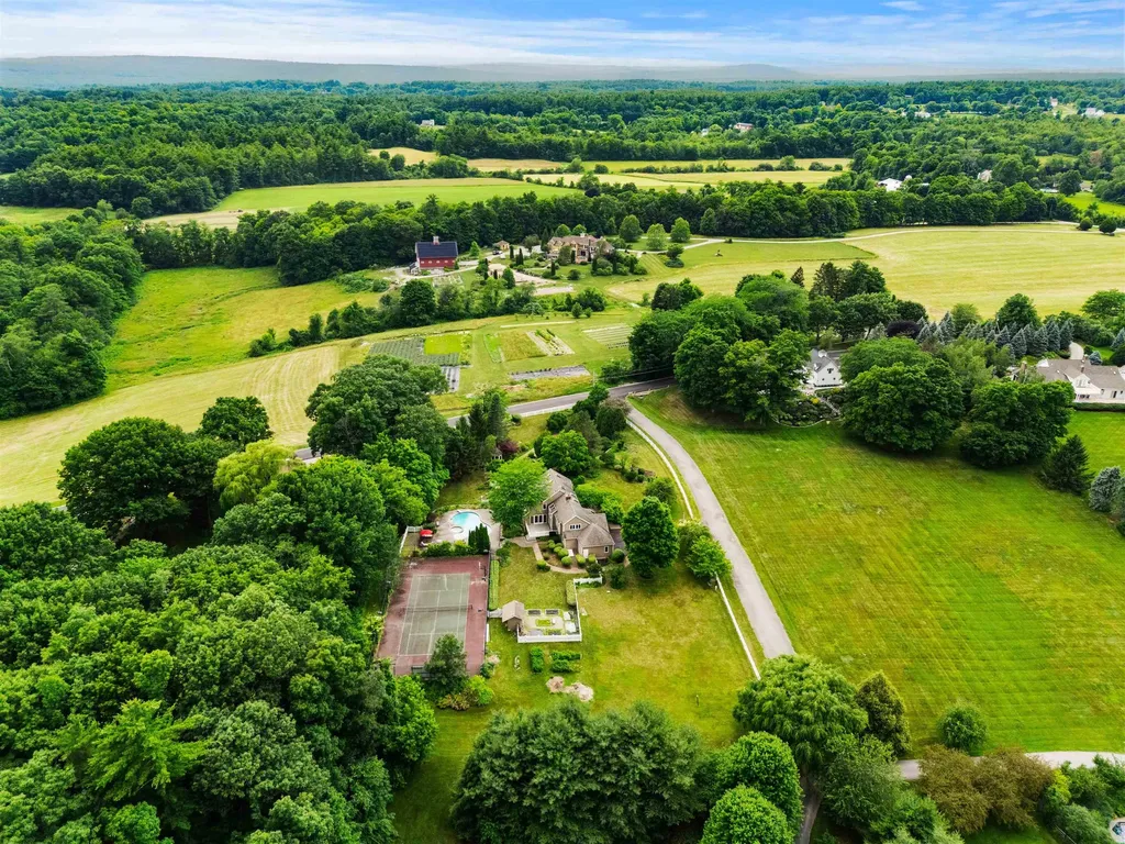 98 Dow Road Hollis NH 03049