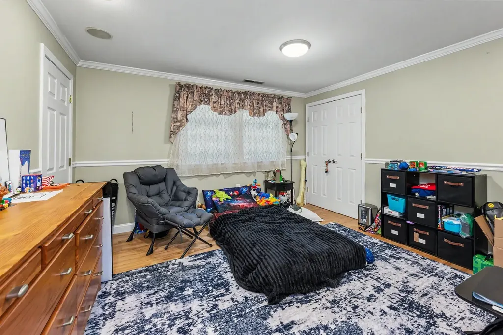 132 Barretts Hill Road Hudson NH 03061