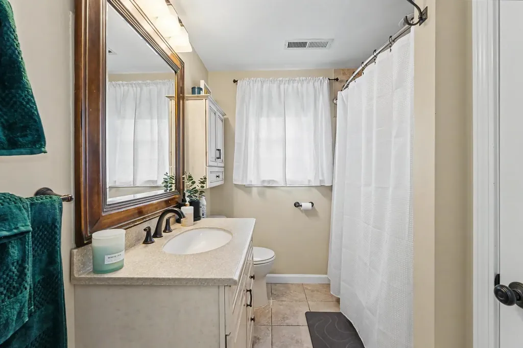 132 Barretts Hill Road Hudson NH 03061