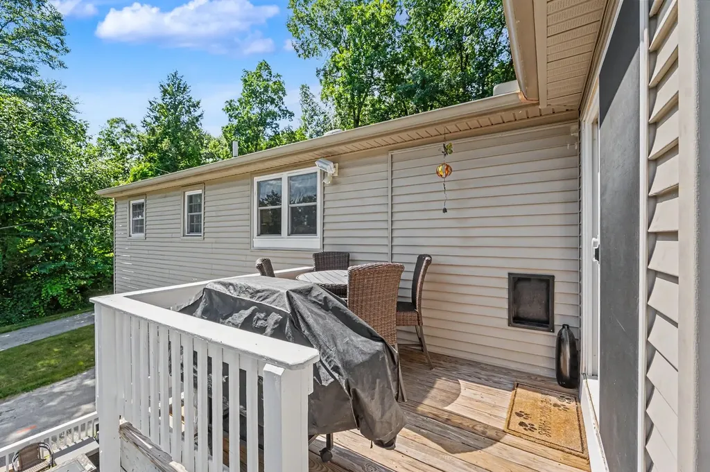 132 Barretts Hill Road Hudson NH 03061
