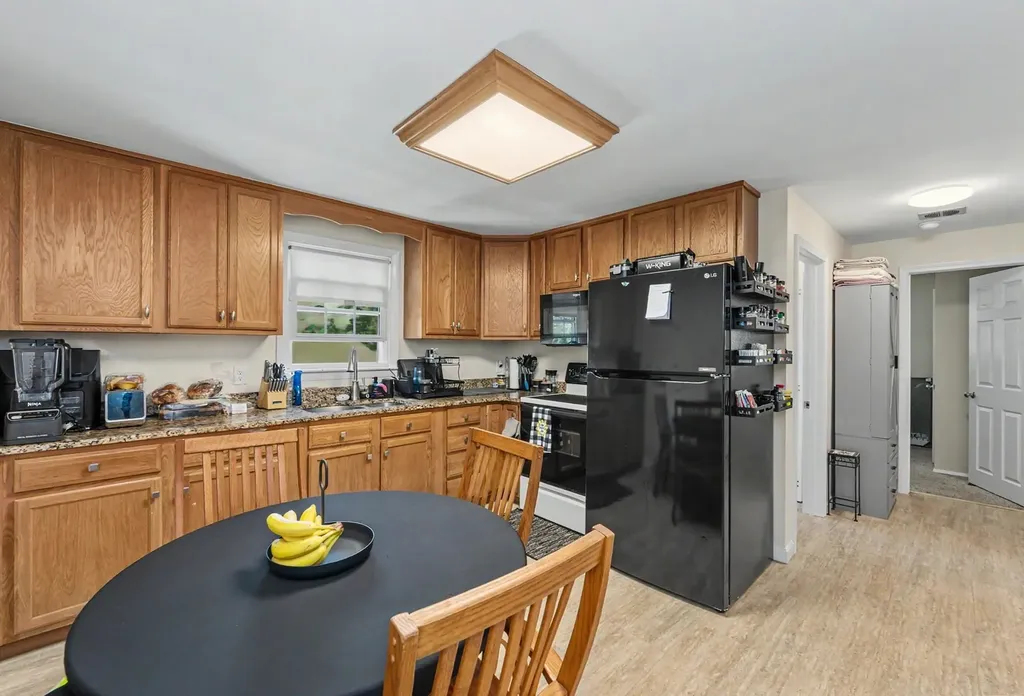 132 Barretts Hill Road Hudson NH 03061