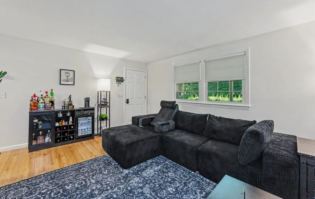 132 Barretts Hill Road Hudson NH 03061