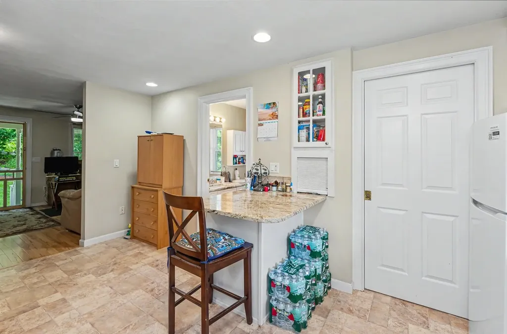 132 Barretts Hill Road Hudson NH 03061