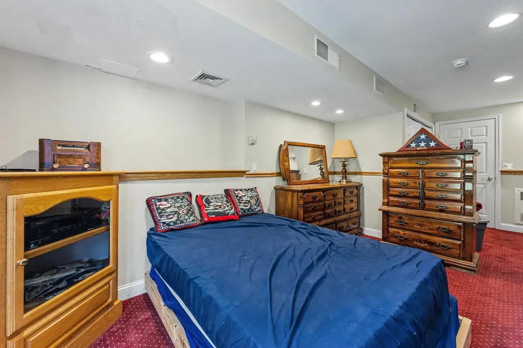 132 Barretts Hill Road Hudson NH 03061