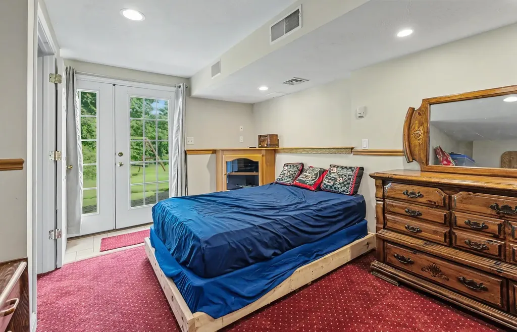 132 Barretts Hill Road Hudson NH 03061