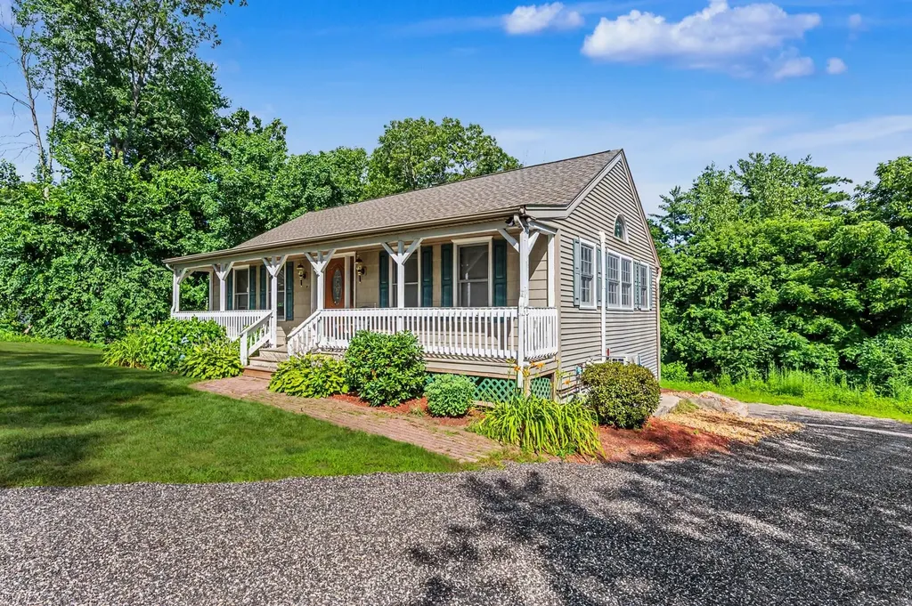 132 Barretts Hill Road Hudson NH 03061