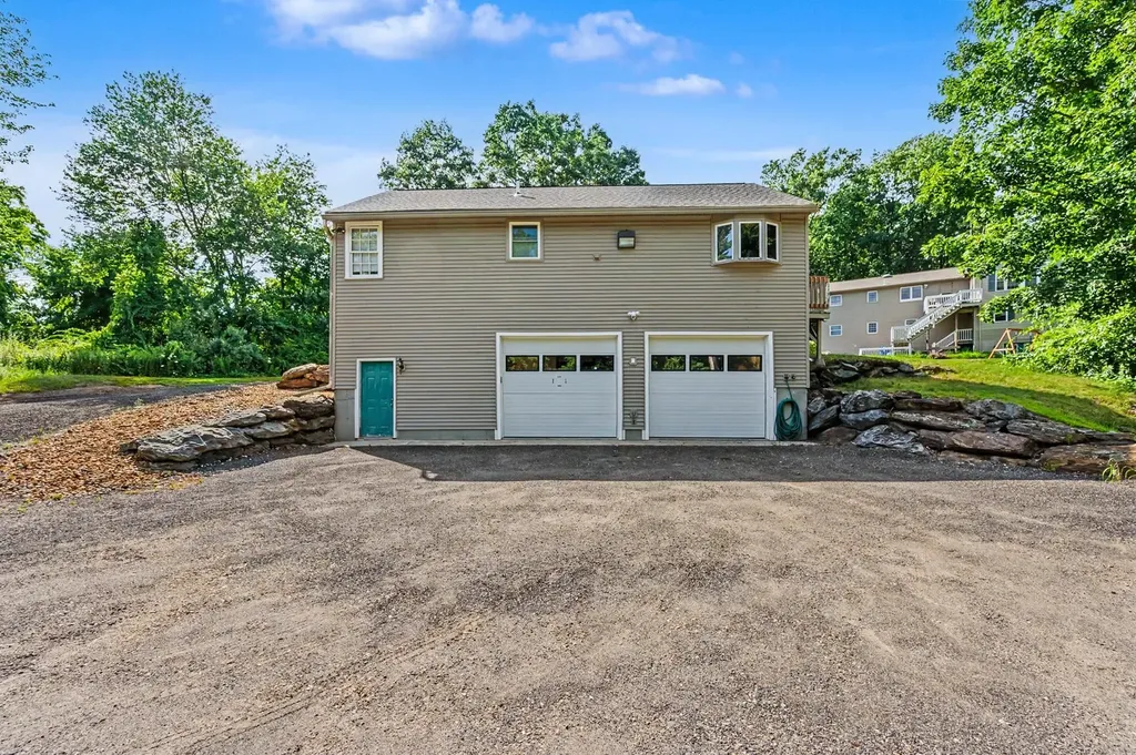 132 Barretts Hill Road Hudson NH 03061