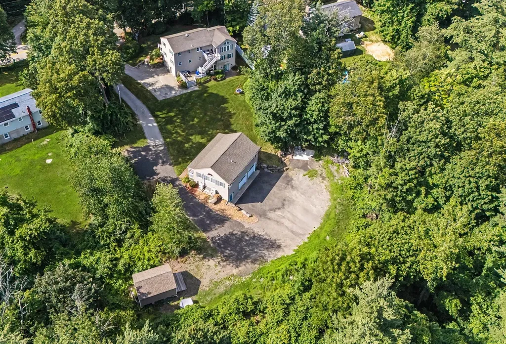132 Barretts Hill Road Hudson NH 03061