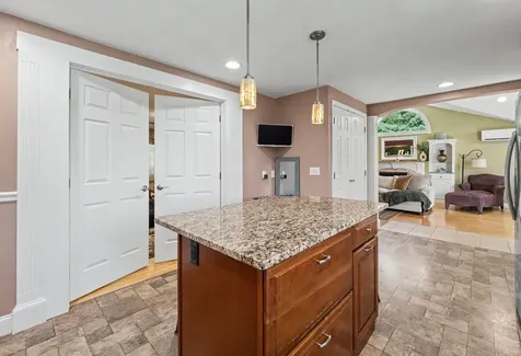 132 Barretts Hill Road Hudson NH 03061
