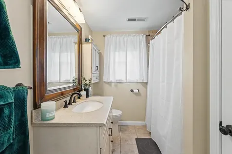132 Barretts Hill Road Hudson NH 03061