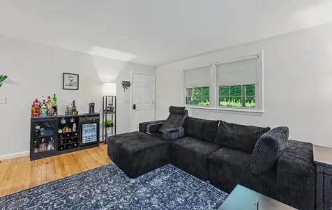 132 Barretts Hill Road Hudson NH 03061