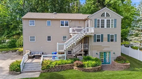 132 Barretts Hill Road Hudson NH 03061
