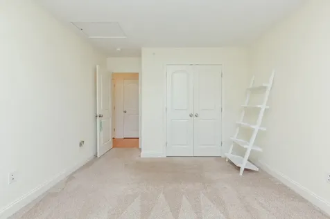 1 Guernsey Drive Atkinson NH 03811