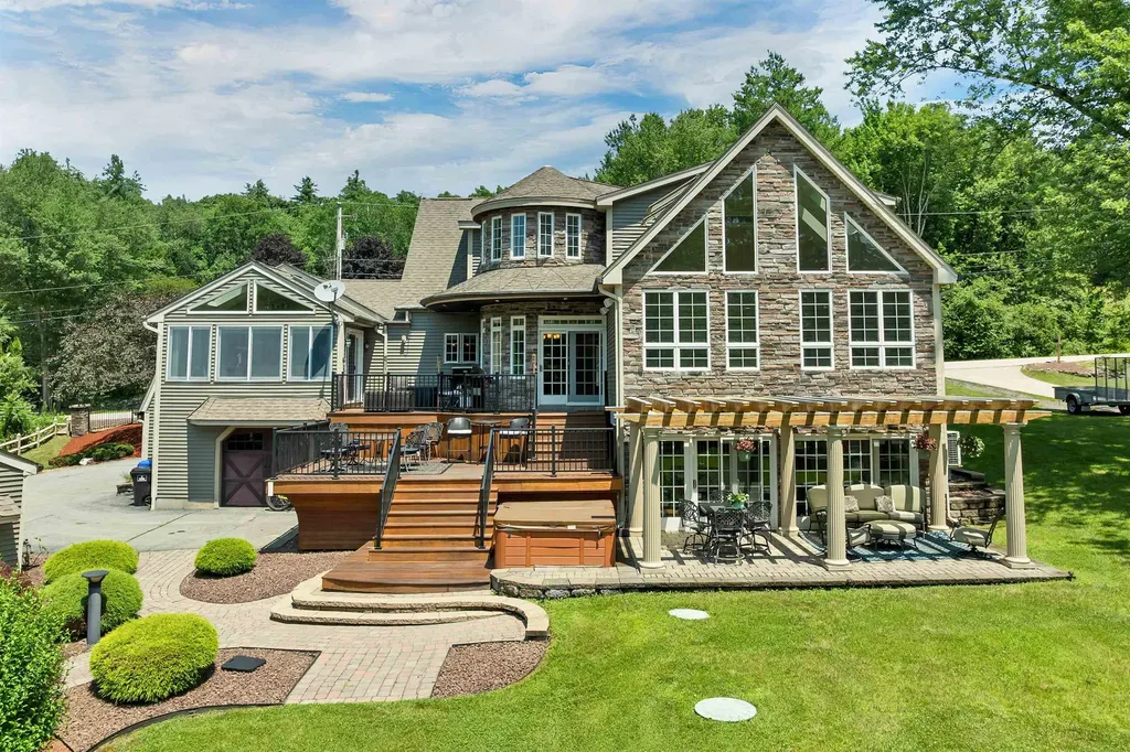 98 Robinson Road Hudson NH 03051