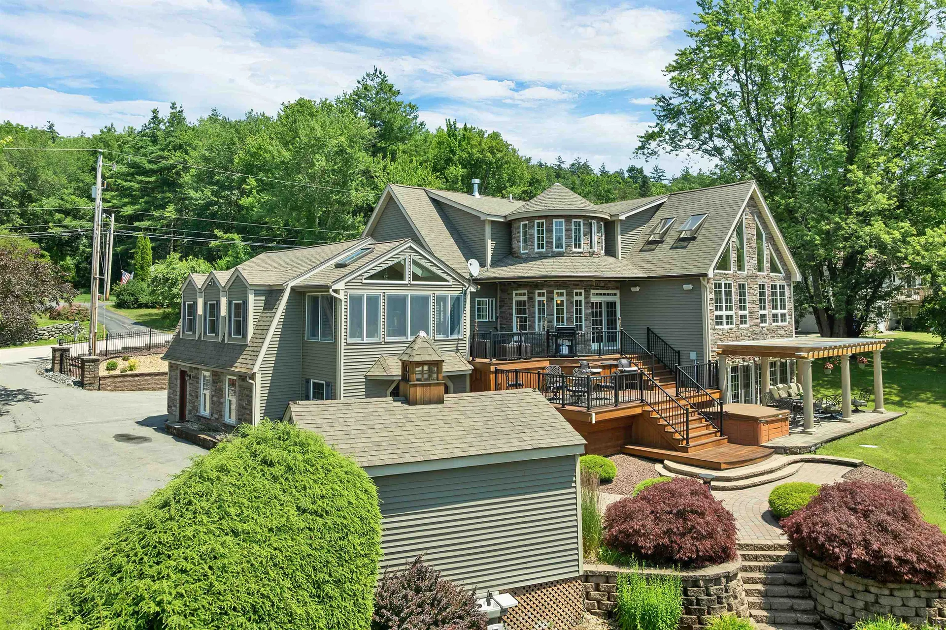 98 Robinson Road Hudson NH 03051