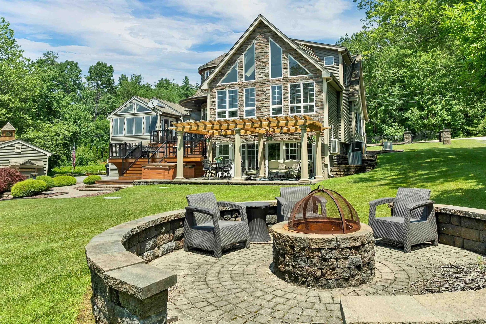 98 Robinson Road Hudson NH 03051