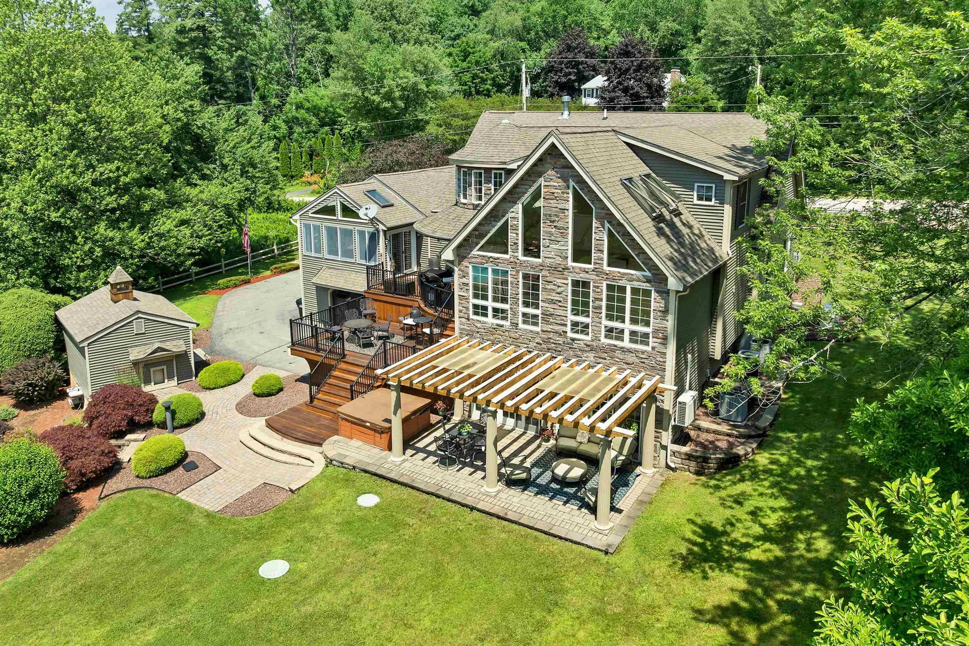 98 Robinson Road Hudson NH 03051