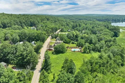 98 Robinson Road Hudson NH 03051