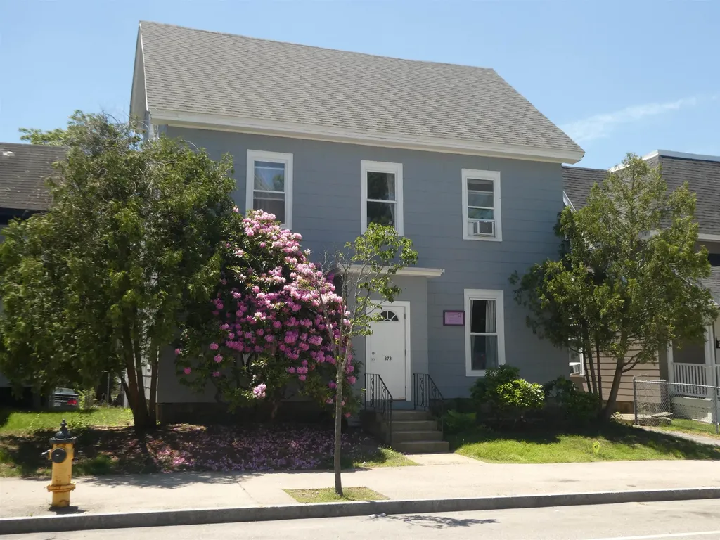 373 Lake Avenue Manchester NH 03103