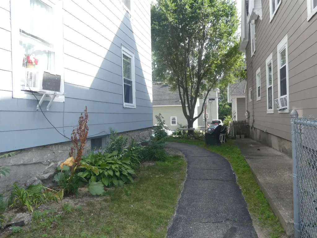 373 Lake Avenue Manchester NH 03103