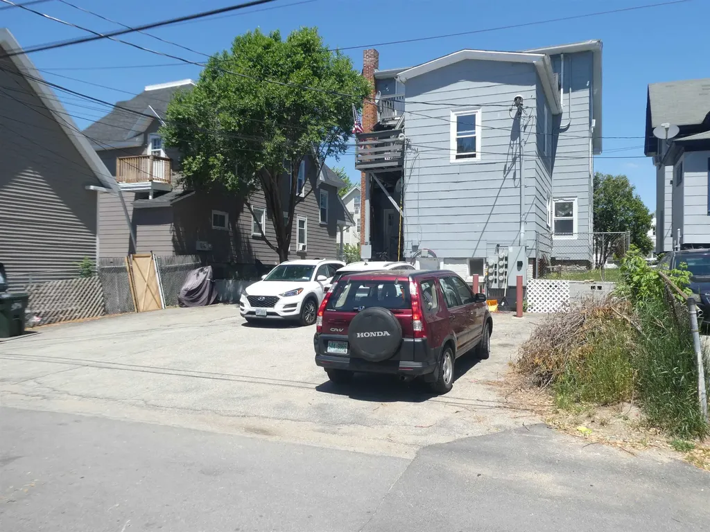 373 Lake Avenue Manchester NH 03103